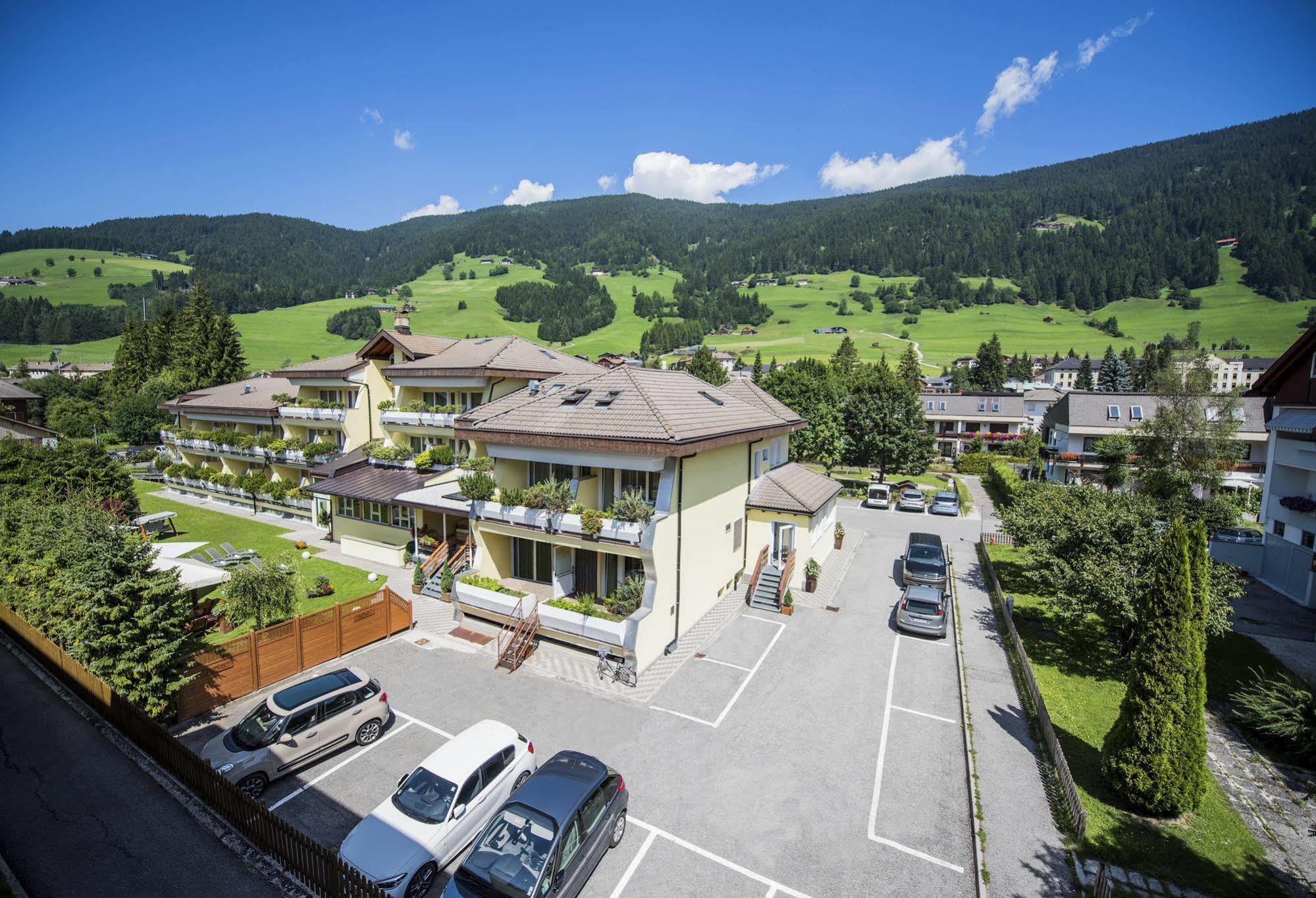 Hotel Baranci San Candido Kültér fotó