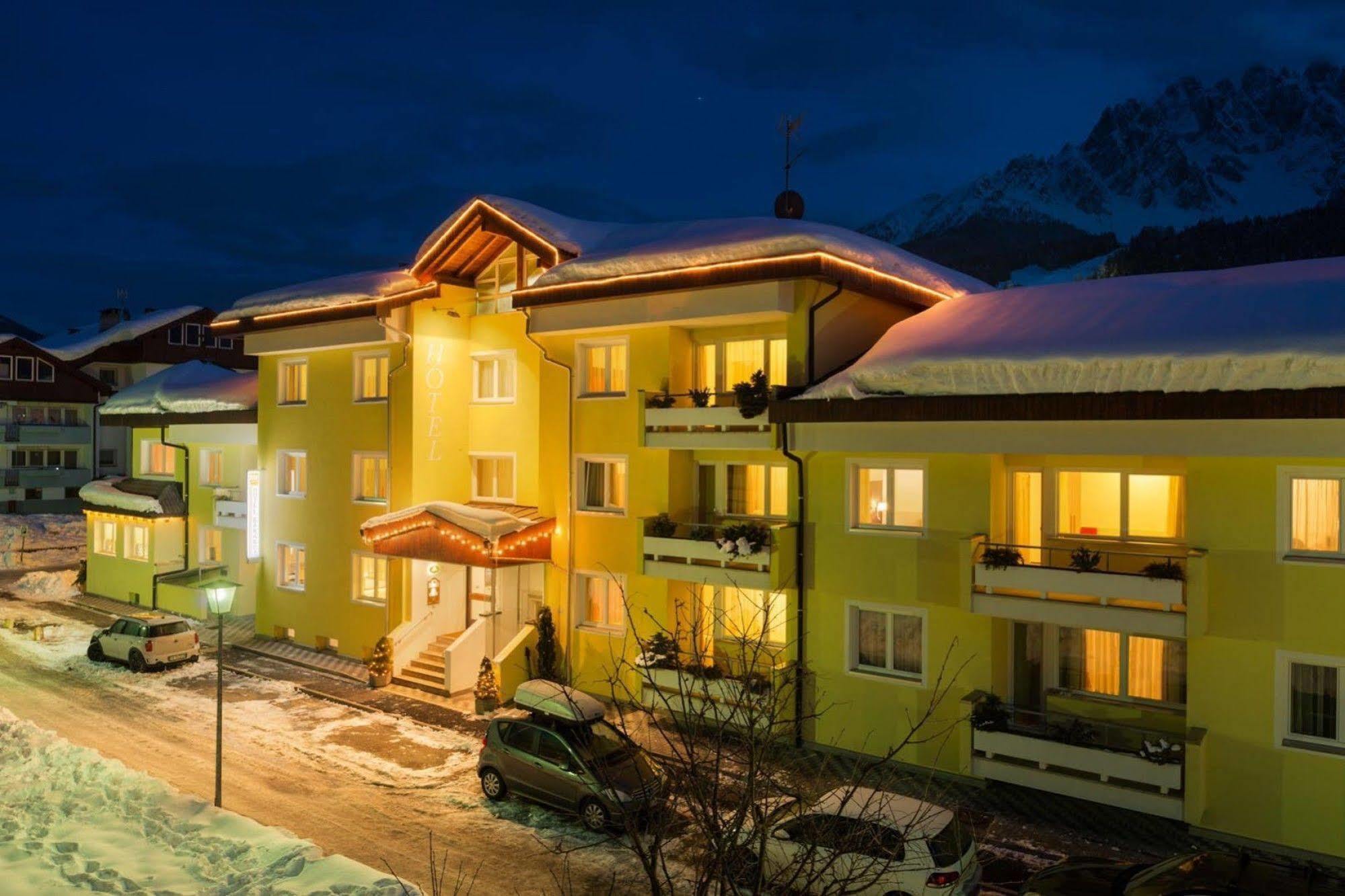 Hotel Baranci San Candido Kültér fotó