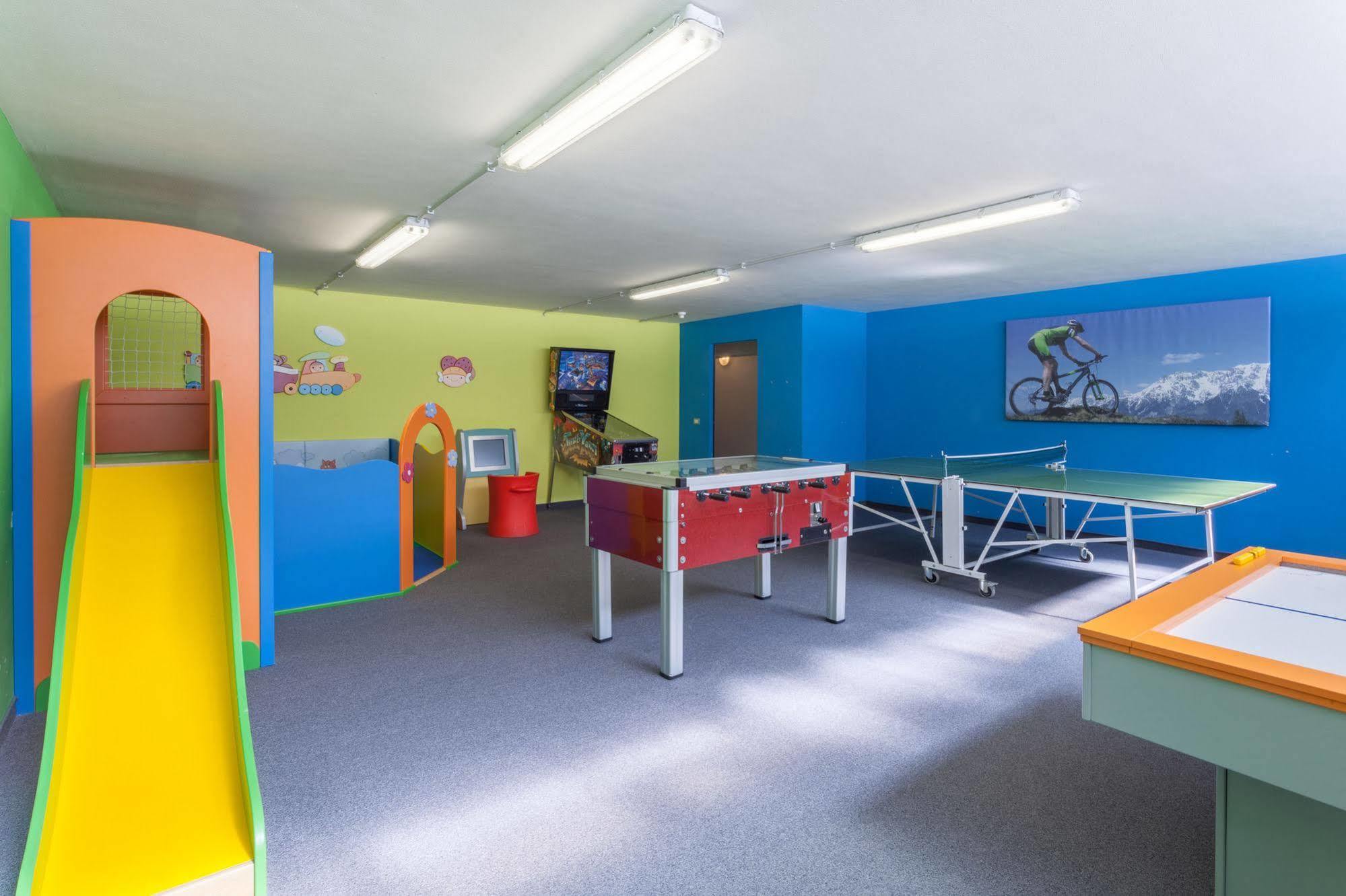 Hotel Baranci San Candido Kültér fotó